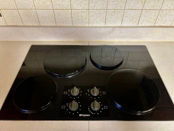 Nice Clean Counter Top Cooking Burners