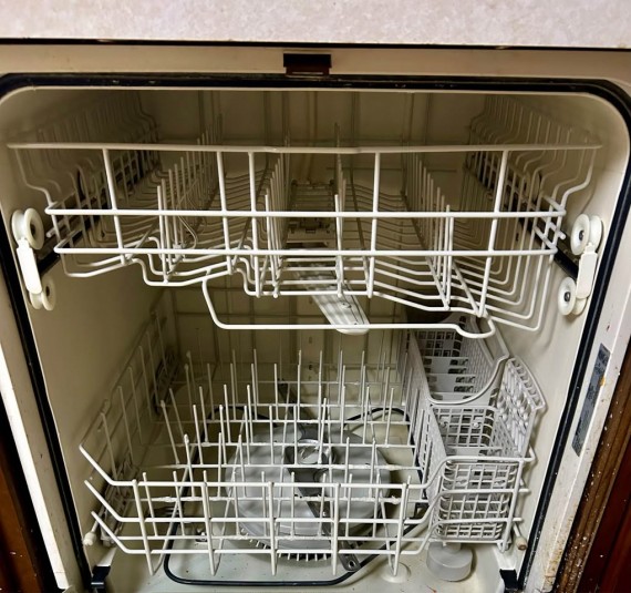 Nice Clean Automatic Built-In Dishwasher